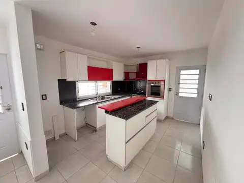 Departamento en Alquiler en Villa Retiro, $ 880.000