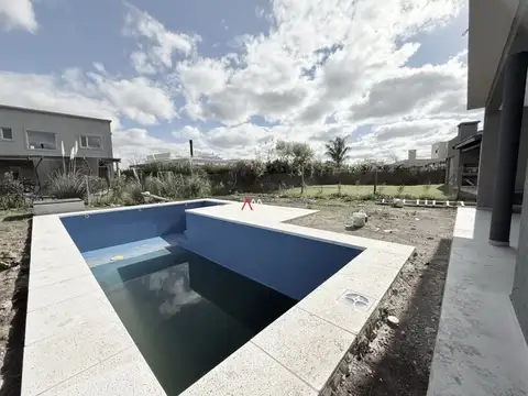 Casa 4 ambientes con 4 baños