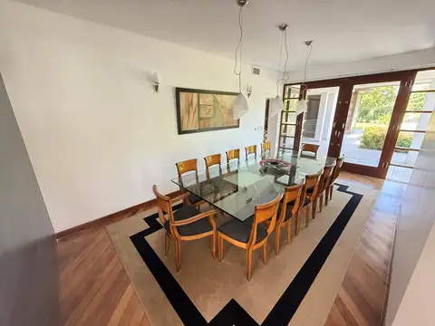 Casa 5 ambientes con 6 baños