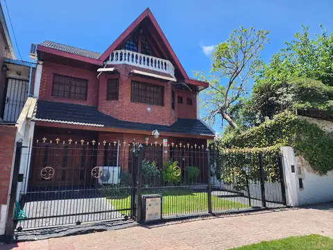Casa en Venta con 2 cocheras