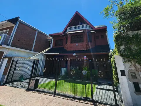 Casa 5 ambientes con 3 baños