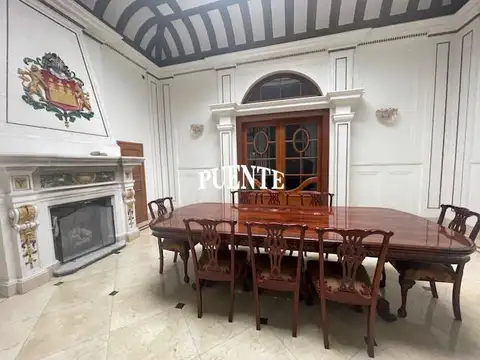 Casa en Venta con 7 cocheras