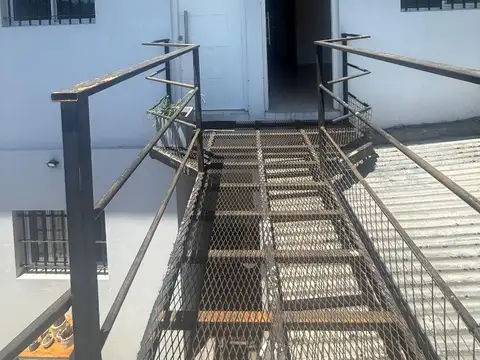 Departamento en PH en primer piso Luis Guillon