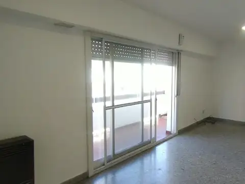 SEMIPISO 3 AMBIENTES AL FRENTE CON BALCON