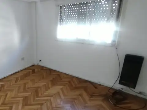 SEMIPISO 3 AMBIENTES AL FRENTE CON BALCON