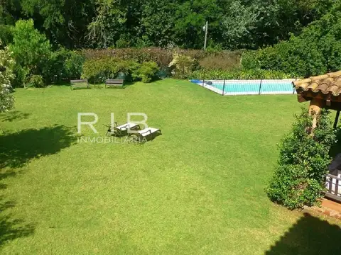 Casa en Venta con 4 cocheras