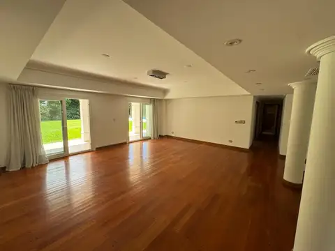 Casa 5 ambientes con 6 baños
