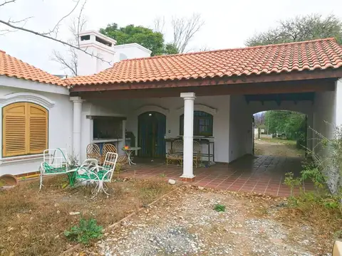 00339 - Vende Casa camino al Dique en CRUZ DEL EJE (negociables)