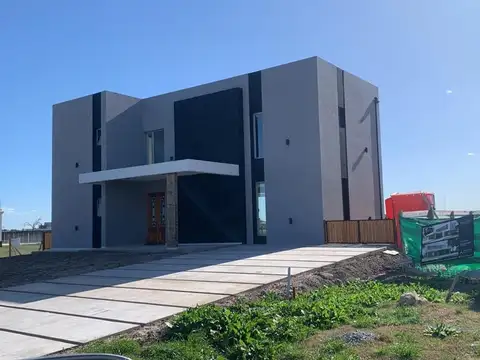 Casa En Venta, Gaboto Lote 200