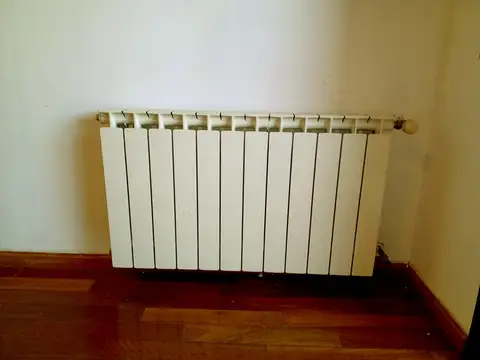 DEPARTAMENTO 3 AMBIENT. BALCON AL FRENTE y COCHERA. EDIFICIO CON PISCINA. F. VARELA 10 AVELLANEDA