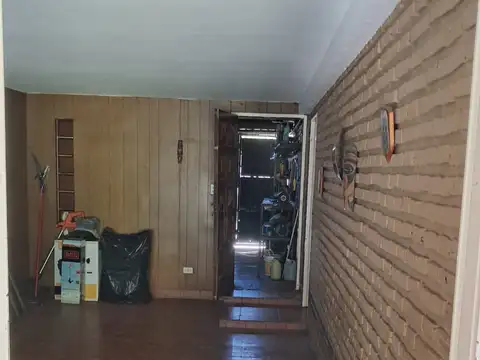 Casa 5 ambientes con 1 baño
