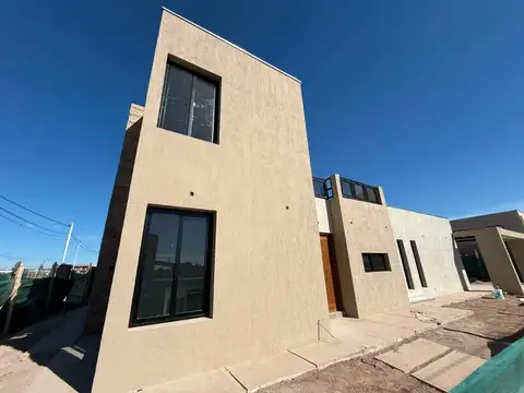 Casa 5 ambientes con 3 baños