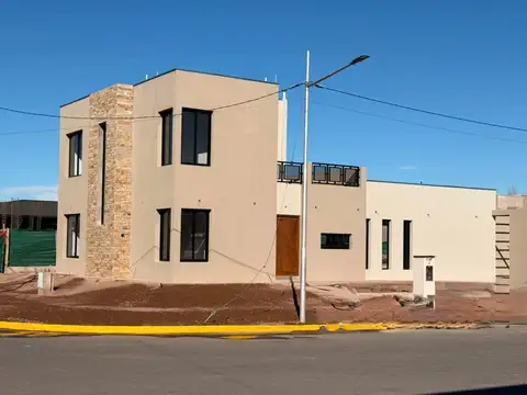 CASA EN BARRIO PRIVADO - LUJÁN DE CUYO