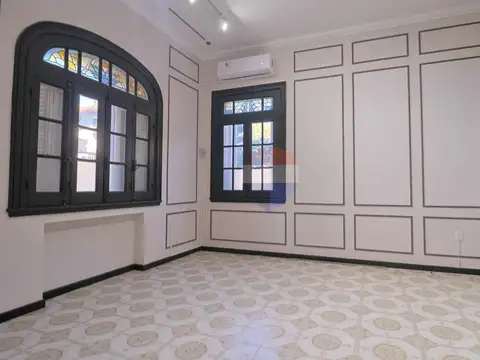 Casa 8 ambientes con 4 baños