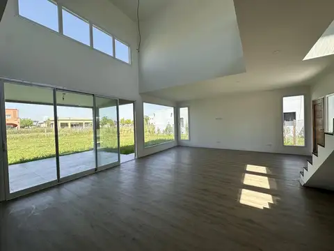 Casa en Venta en Countries y Barrios Cerrados en Escobar, USD 160.000