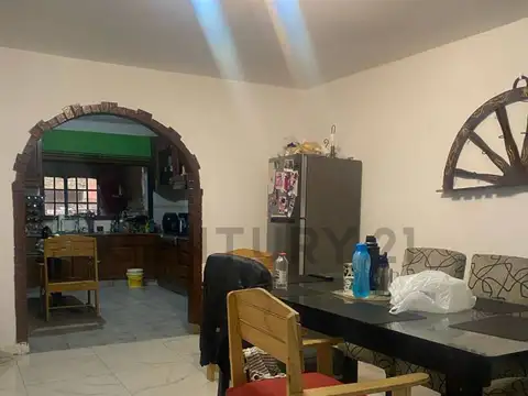 Casa en Venta con 2 cocheras