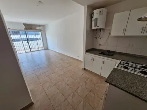 ALQUILER DE DEPARTAMENTO MONOAMBIENTE. APTO PROFESIONAL. CASEROS CENTRO