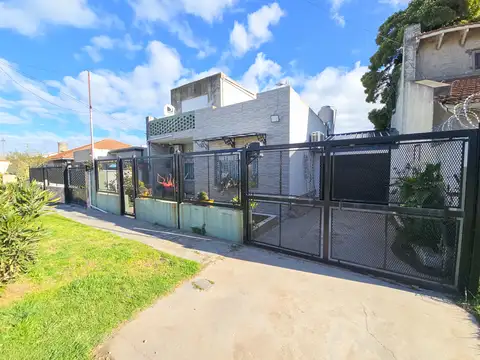 Casa 3 amb. con quincho, garage y  parque - Faro Norte