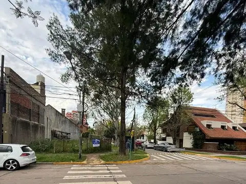VENTA LOTE TERRENO 241m2 ZONA RESIDENCIAL BARRRIO PARQUE