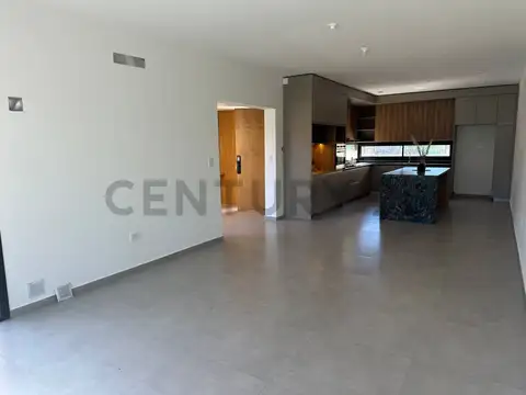 Exclusiva Propiedad en una sola planta – Barrio Privado Las Cañitas