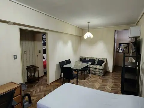 Monasterio 100, Piso 8