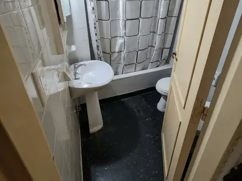 Monasterio 100, Piso 8