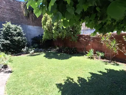 CASA 3 AMBIENTES CON GARAGE - FONDO