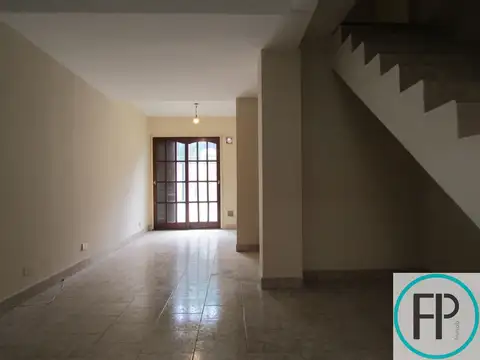 Casa en Alquiler con 1 cochera