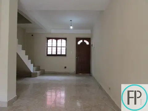 Casa 3 ambientes con 2 baños