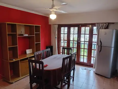 VENDO DEPARTAMENTO DOS AMBIENTES CON DEPENDENCIA. TIPO DUPLEX.