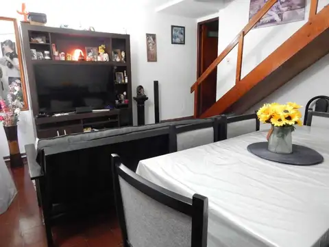 Casa 5 ambientes con 1 baño