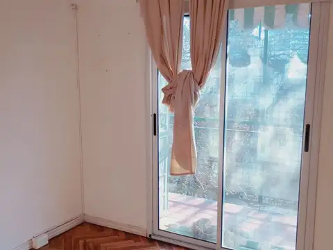 Luz y Sol, 3 Dormitorios, reciclado, 2º piso por escalera.
