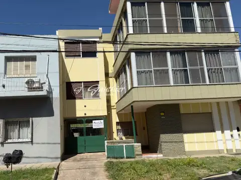 Departamento en alquiler de 3 dormitorios c/ cochera en Campana