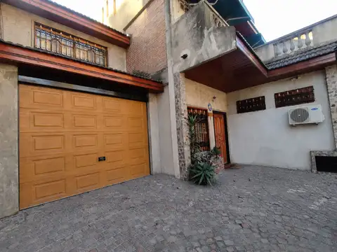 CASA 5 AMB VENTA LOCAL COCHERA HAB. DE SERVICIO