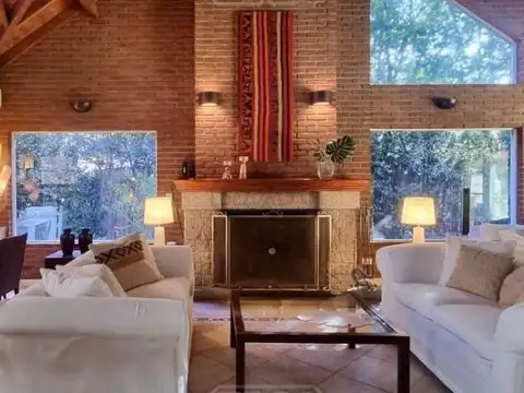 Casa 6 ambientes con 5 baños