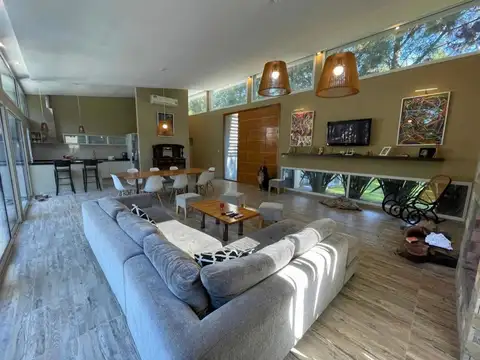 Exclusiva casa con pileta en Costa Esmeralda