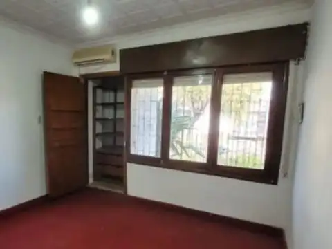 VENTA CASA EN FERROVIARIO MITRE 4 DORMITORIOS