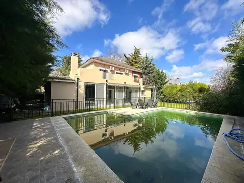 Casa 4 ambientes con 3 baños