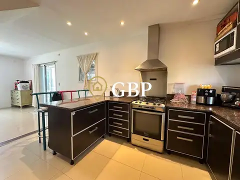 Casa 4 ambientes con 3 baños