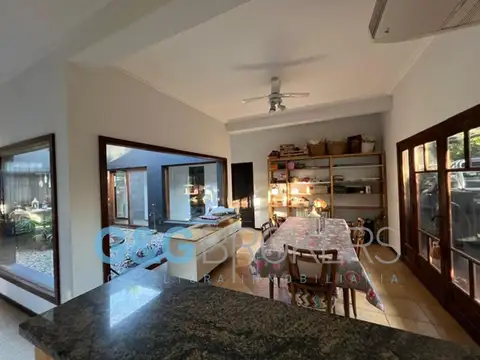 Casa 5 ambientes con 1 baño