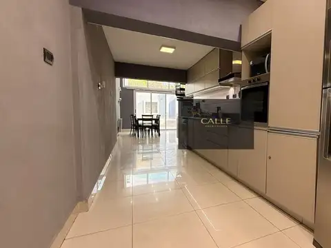 Casa 5 ambientes con 3 baños