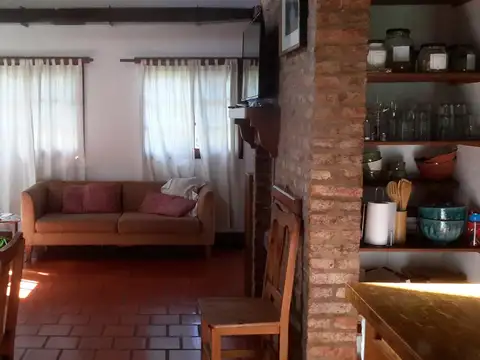 Casa 5 ambientes con 2 baños