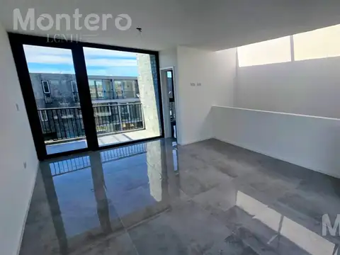 Casa Tríplex en  SUNNY - Camino de los Remeros Tigre - Barrio Privado - PERIMETRO