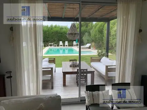 Casa 6 ambientes con 3 baños