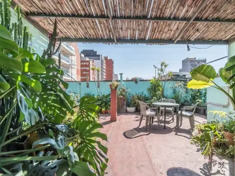 DEPARTAMENTO 3 AMBIENTES . LUMINOSO CON ESTUDIO Y TERRAZA . CONTRAFRENTE