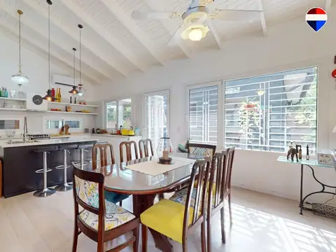 Casa 7 ambientes con 2 baños