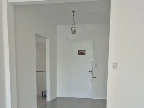 Reconquista 100, Piso 4