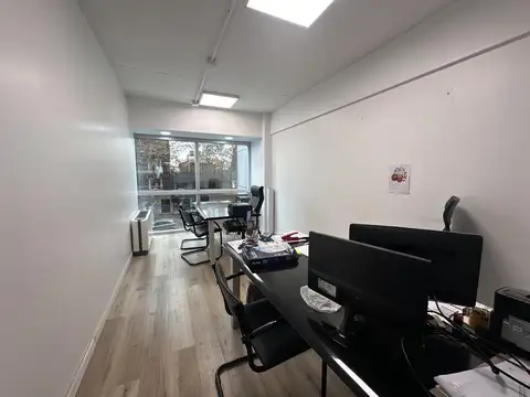 Oficina en Alquiler con 2 cocheras