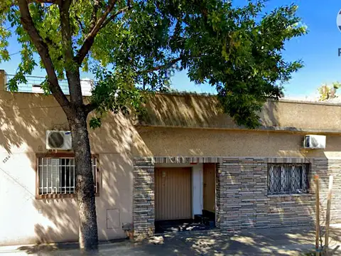 VENTA CASA 4 AMBIENTES MONTE CASTRO PATIO TERRAZA