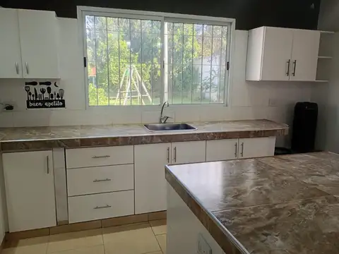 Casa 4 ambientes con 2 baños